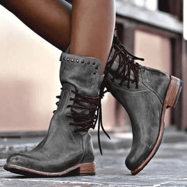 Simone | Bottines rétro mi-hautes avec lacets et clous